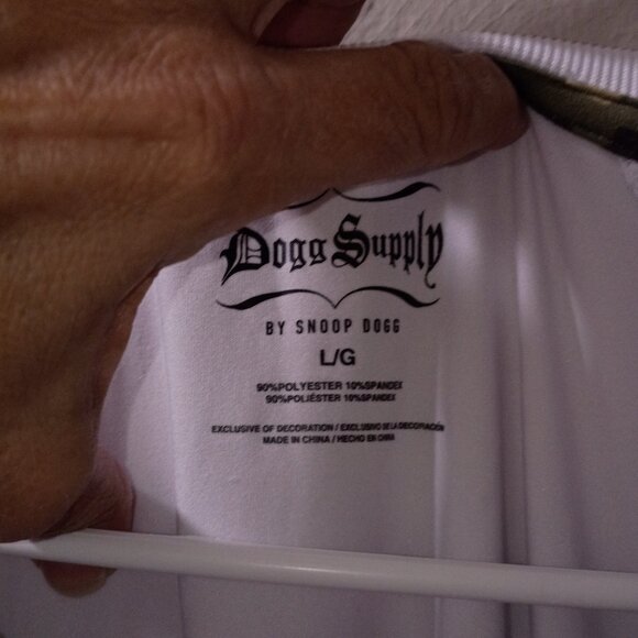 Dogg Supply Snoop Dogg “Drop It Like It’s Hot” Graphic Tee – Size Large - Picture 2 of 3